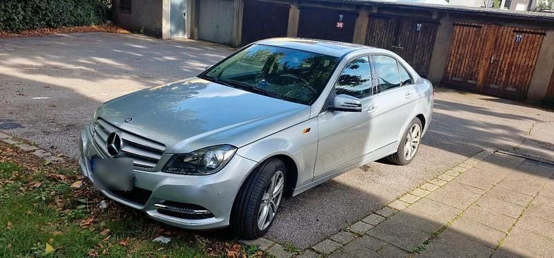 Silber Gebraucht 2013 Mercedes 190 Limousine | 10.750 € (Teuer) - Bild 1/4