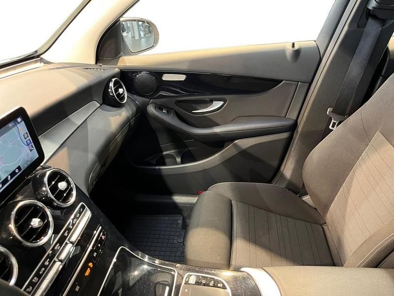 Gebraucht Mercedes GLC300e 211 PS (155 kW) 2021 Weiß SUV