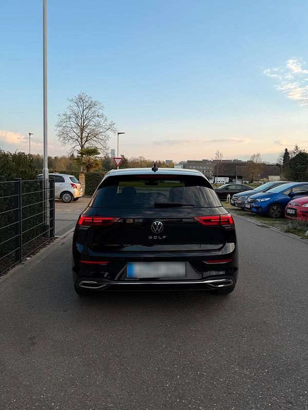 Gebraucht VW Golf VIII Move 150 PS (110 kW) 2023 Schwarz Limousine