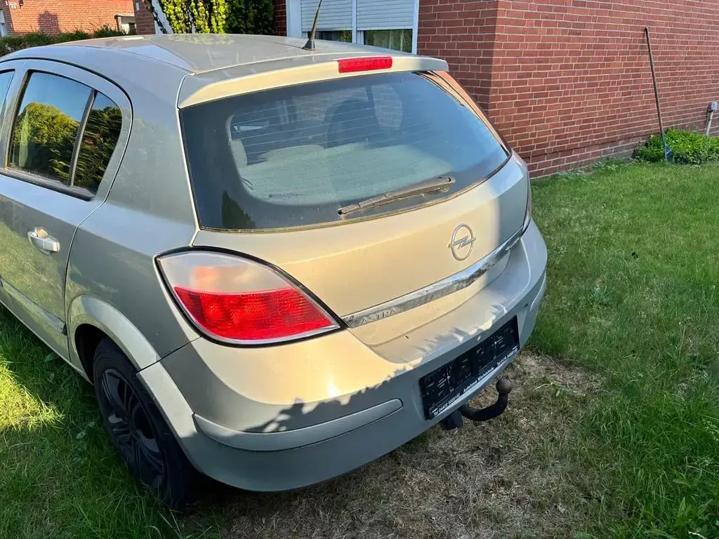 Gebraucht Opel Astra 105 PS (77 kW) 2005 Silber Limousine