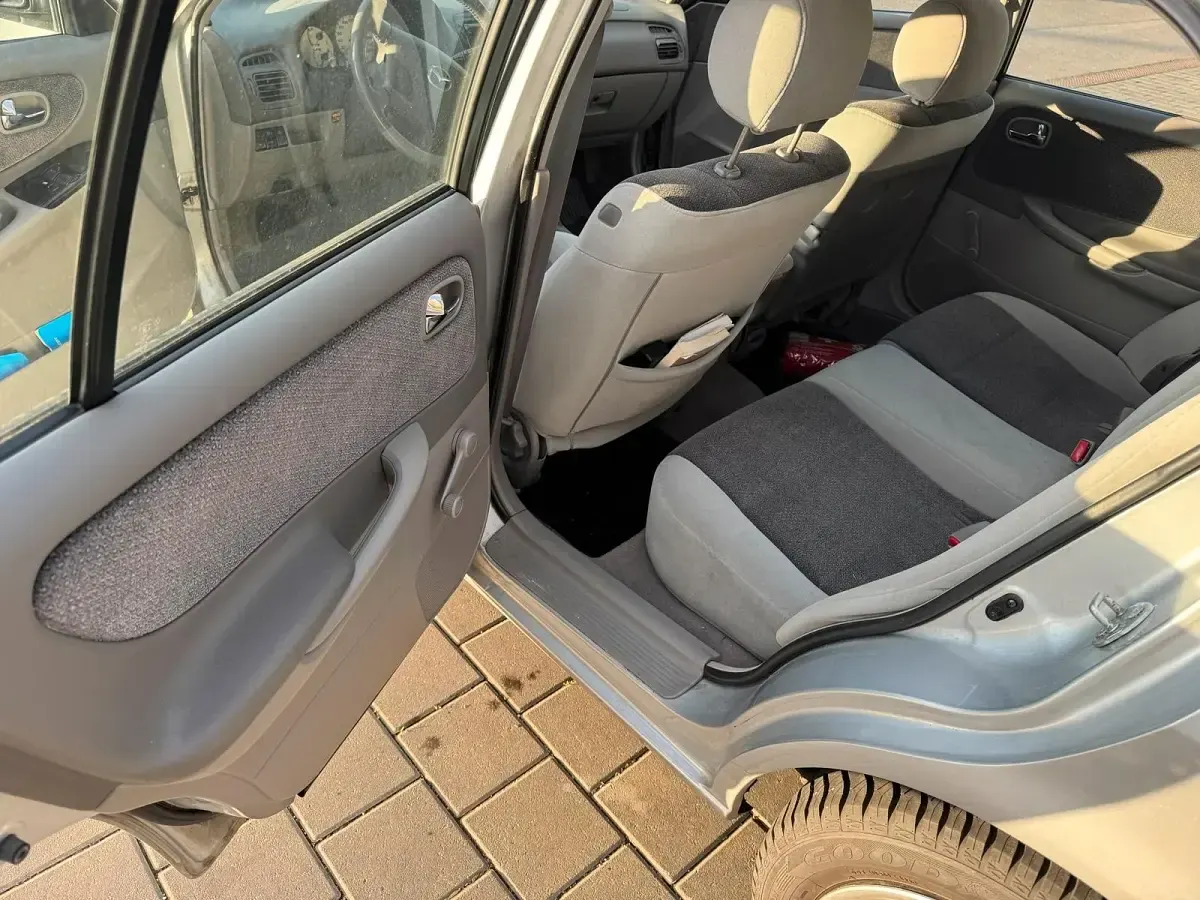 Occasion Mazda 626 115 ch (84 kW) 2001 Argent Berline