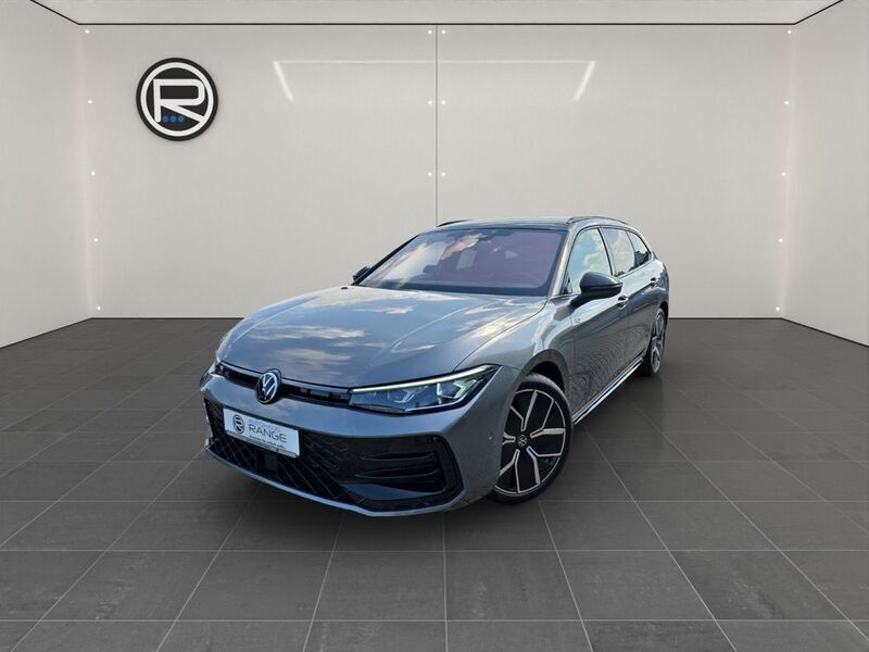 Gebraucht VW Passat R-line 150 PS (110 kW) 2024 Diabasgrau metallic / grenadi Kombi