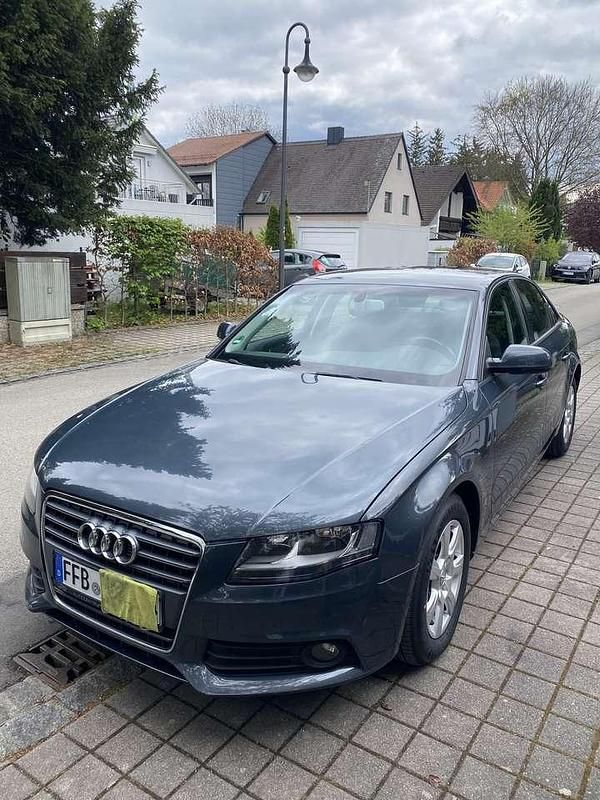 Grau Gebraucht 2011 Audi A4 Attraction Limousine | 7.700 € (Fairer Preis) - Bild 1/4