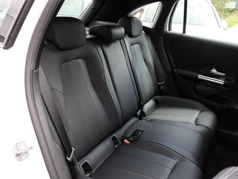 Gebraucht Mercedes GLA180 Advanced 136 PS (100 kW) 2024 Weiss polarweiss SUV