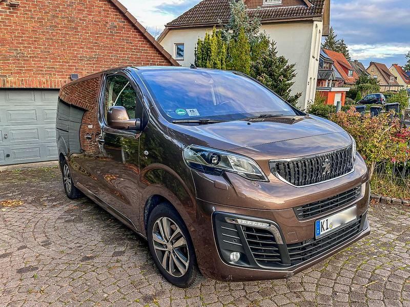 Braun Gebraucht 2017 Peugeot Traveller Allure Van / Kleinbus | 25.999 € (Fairer Preis) - Bild 1/4