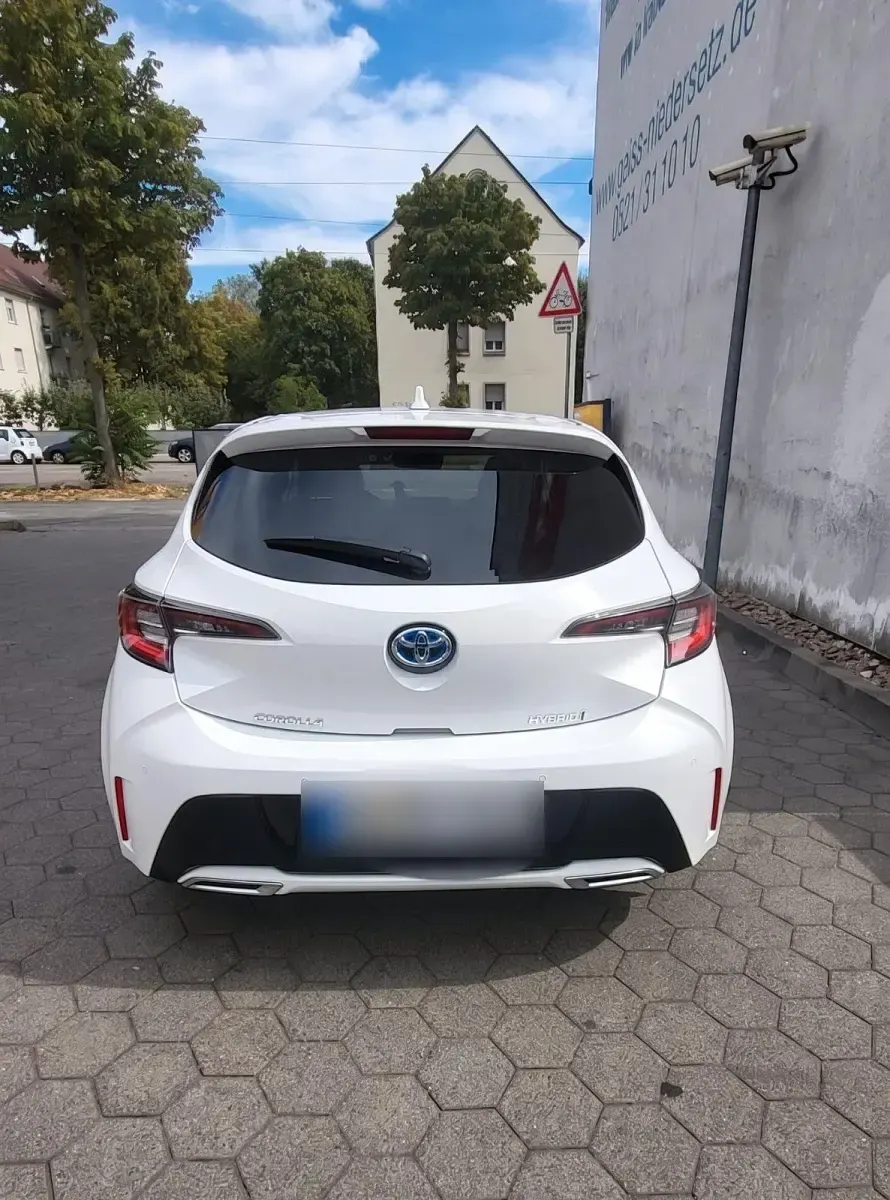 Gebraucht Toyota Corolla Hybrid Team 2022 Weiß Limousine