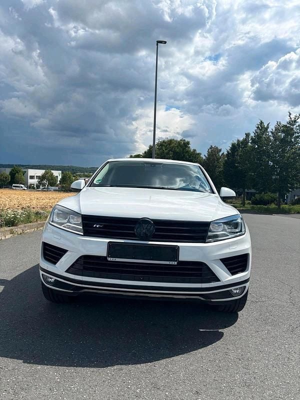 Gebraucht VW Touareg 262 PS (192 kW) 2016 Weiß SUV