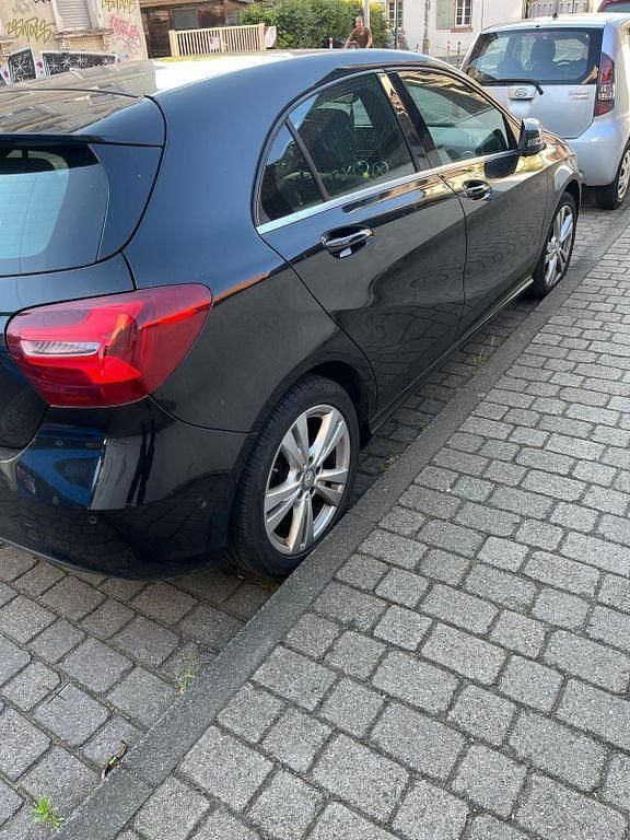 Schwarz Gebraucht 2016 Mercedes A200 AMG line Limousine | 11.500 € (Fairer Preis) - Bild 1/4