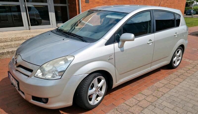 Silber Gebraucht 2005 Toyota Corolla Verso Van / Kleinbus | 2.650 € (Teuer) - Bild 1/4