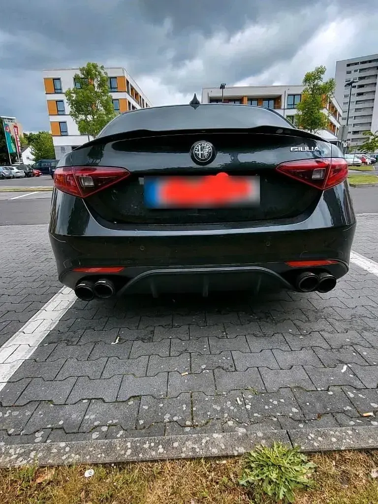 Usata Alfa Romeo Giulia 150 CV (110 kW) 2016 Nero Berlina