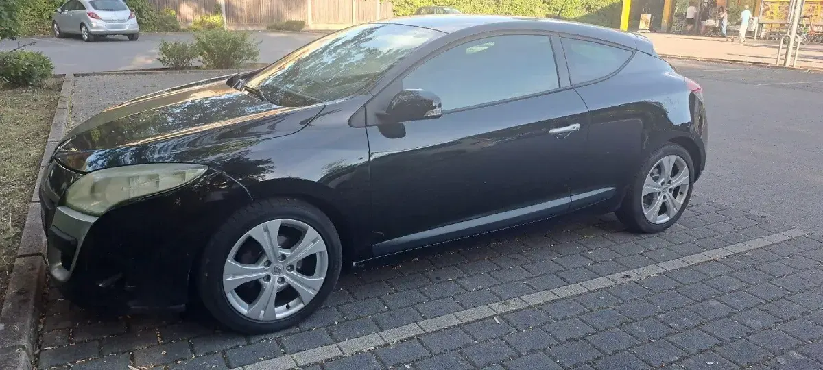 Gebraucht Renault Mégane Coupé Dynamique 131 PS (96 kW) 2011 Schwarz Coupé