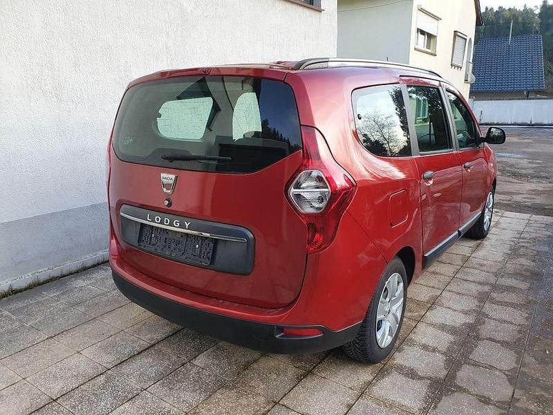 Gebraucht Dacia Lodgy Comfort 102 PS (75 kW) 2020 Rot Van / Kleinbus