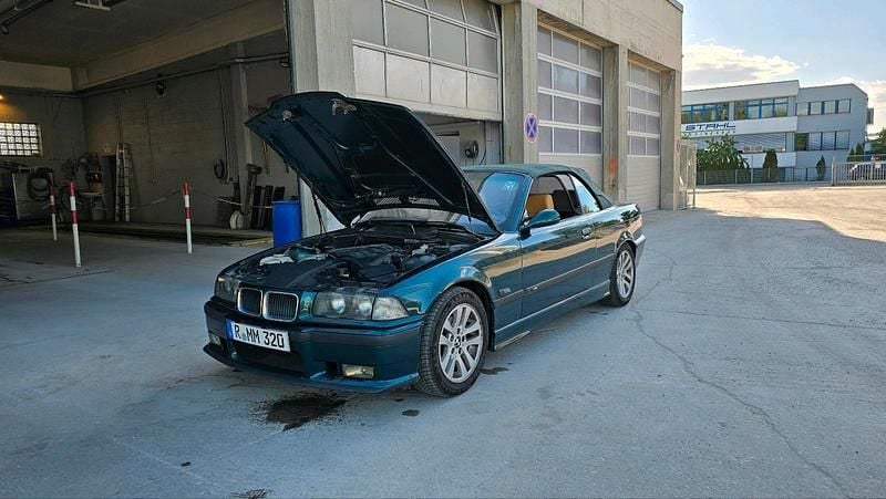 Grün Gebraucht 1995 BMW 320 Cabriolet M Sport Cabrio | 10.500 € - Bild 1/4