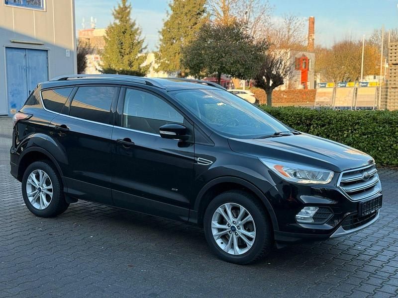 Schwarz Gebraucht 2017 Ford Kuga Titanium SUV | 14.990 € (Guter Preis) - Bild 1/2