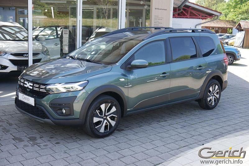 Neu Dacia Jogger Expression 110 PS (80 kW) 2025 Grün Van / Kleinbus