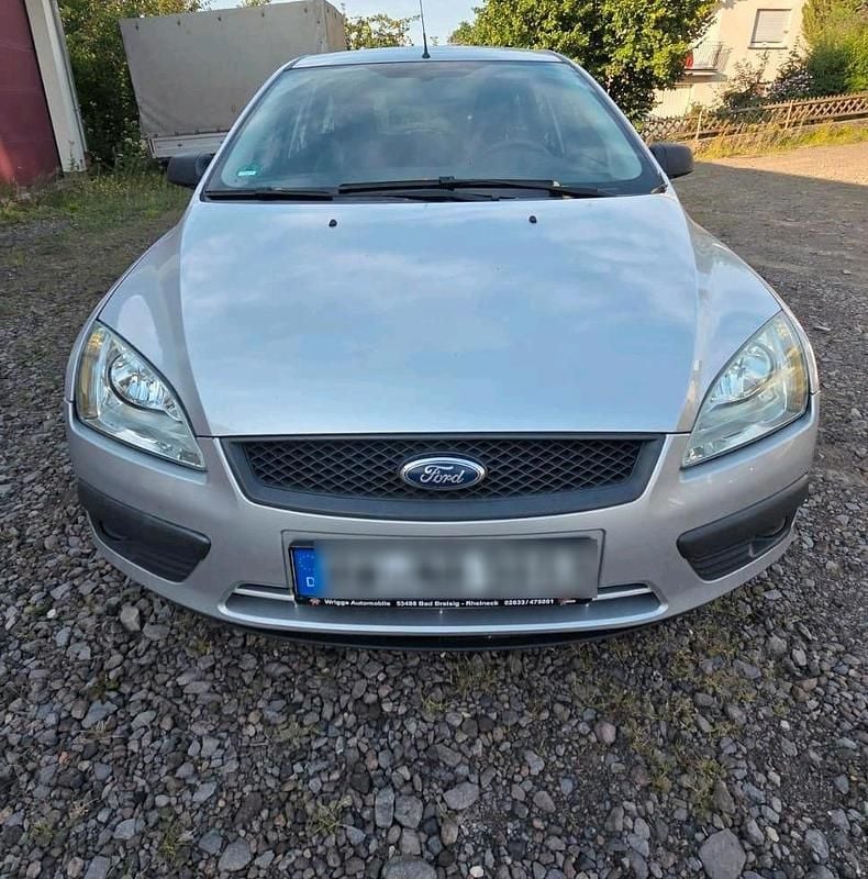 Silber Gebraucht 2005 Ford Focus Kombi | 2.800 € - Bild 1/4