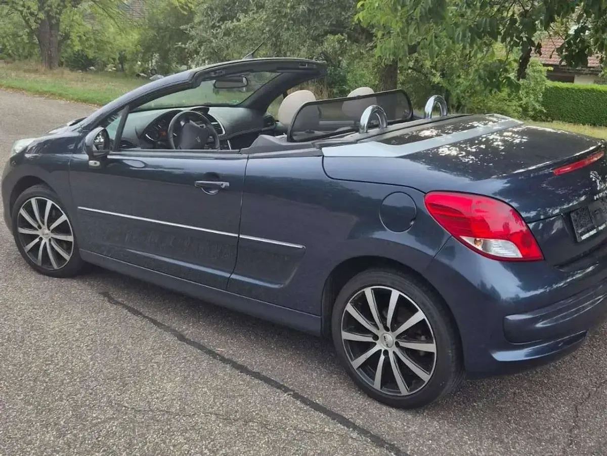 Gebraucht Peugeot 207 CC 156 PS (114 kW) 2012 Blau Cabrio