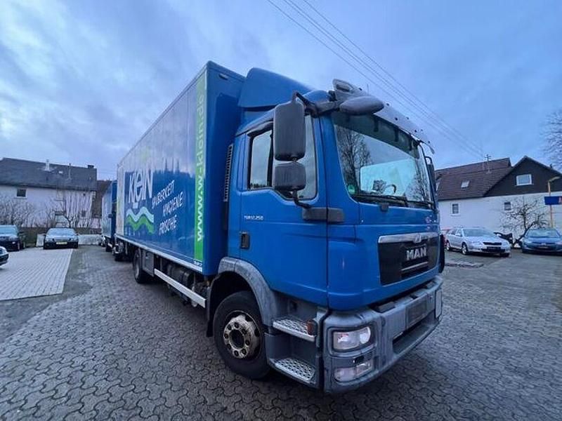 Gebraucht MAN TGE 250 PS (183 kW) 2013 Blau Van