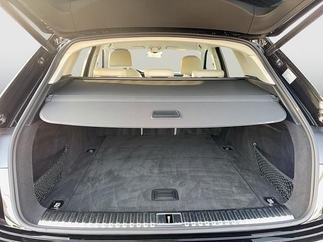 Gebraucht Audi e-tron Basis 300 kW (408 PS) 2022 Schwarz SUV