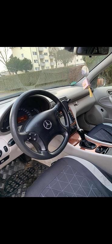 Gebraucht Mercedes C180 147 PS (108 kW) 2004 Silber Limousine