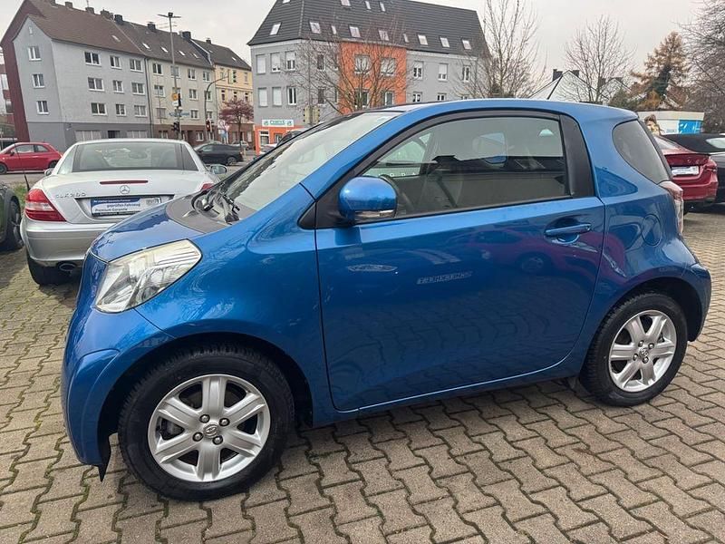 Blau Gebraucht 2012 Toyota iQ Kleinwagen | 6.999 € (Fairer Preis) - Bild 1/4