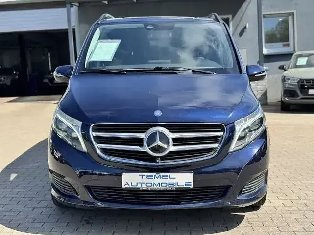 Gebraucht Mercedes V250 Avantgarde 190 PS (139 kW) 2015 Blau Van / Kleinbus