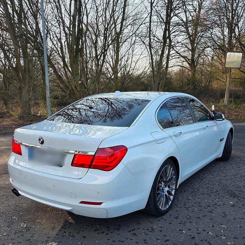 Gebraucht BMW 730 243 PS (178 kW) 2009 Weiß Limousine