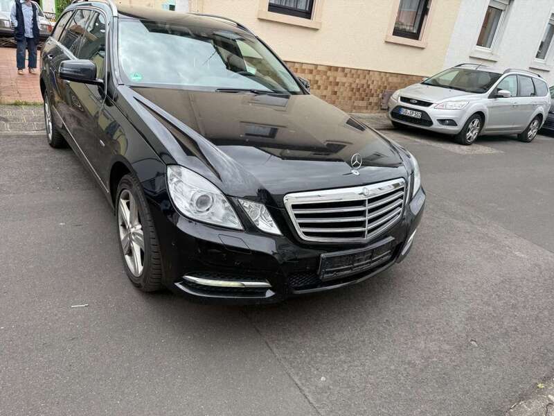 Obsidianschwarz metalliclack Gebraucht 2010 Mercedes E350 Kombi | 6.777 € (Superpreis) - Bild 1/4