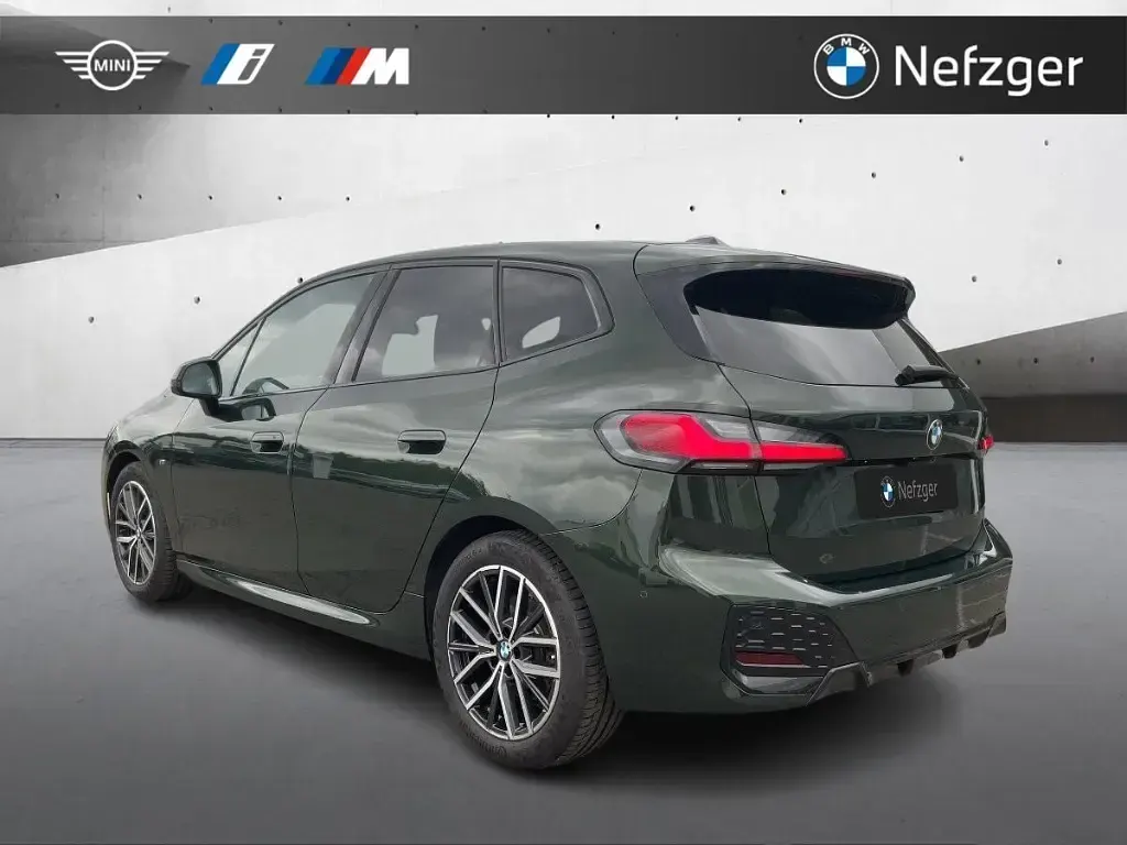Gebraucht BMW 220 Active Tourer M Sport 156 PS (114 kW) 2022 Gruen Van / Kleinbus
