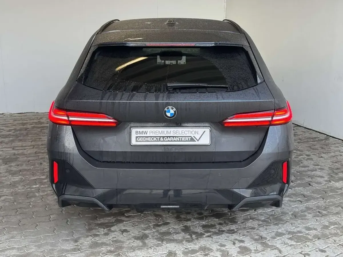 Gebraucht BMW 520 M Sport 197 PS (144 kW) 2025 Sophistograu met. Kombi