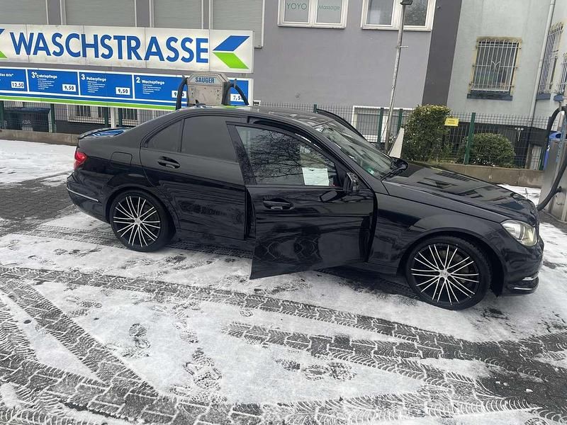 Gebraucht Mercedes C350 265 PS (194 kW) 2011 Schwarz Limousine