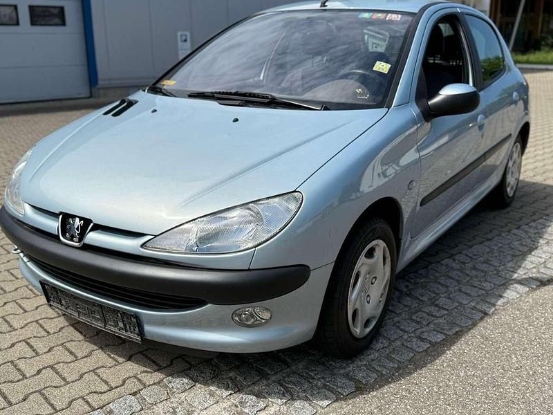Grau Gebraucht 2002 Peugeot 206 Filou Limousine | 3.500 € - Bild 1/4