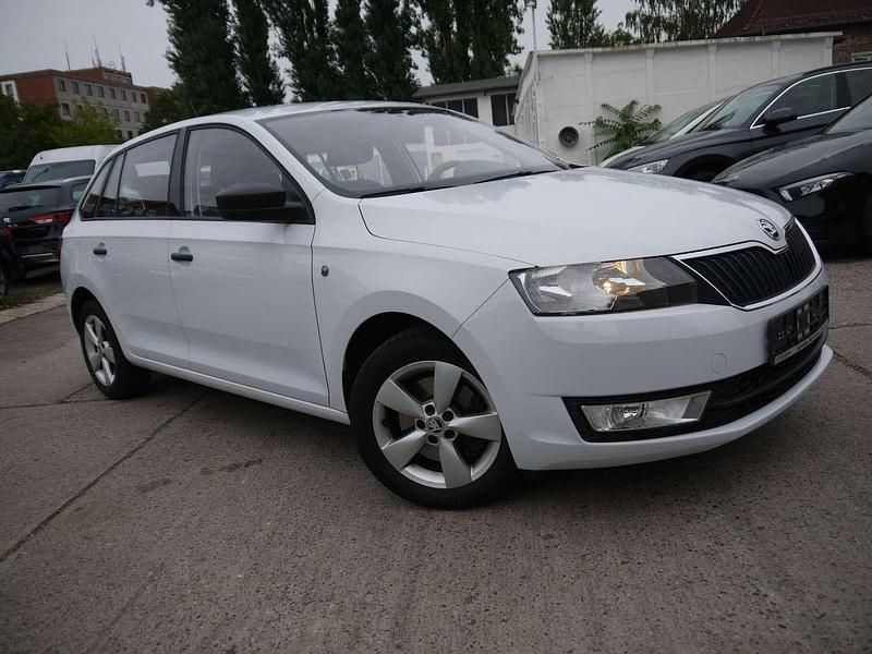Weiß Gebraucht 2015 Skoda Rapid Active Kombi | 9.499 € (Etwas zu teuer) - Bild 1/4