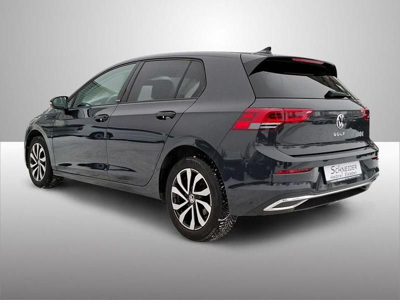 Gebraucht VW Golf VIII Active 131 PS (96 kW) 2022 Uranograu Limousine