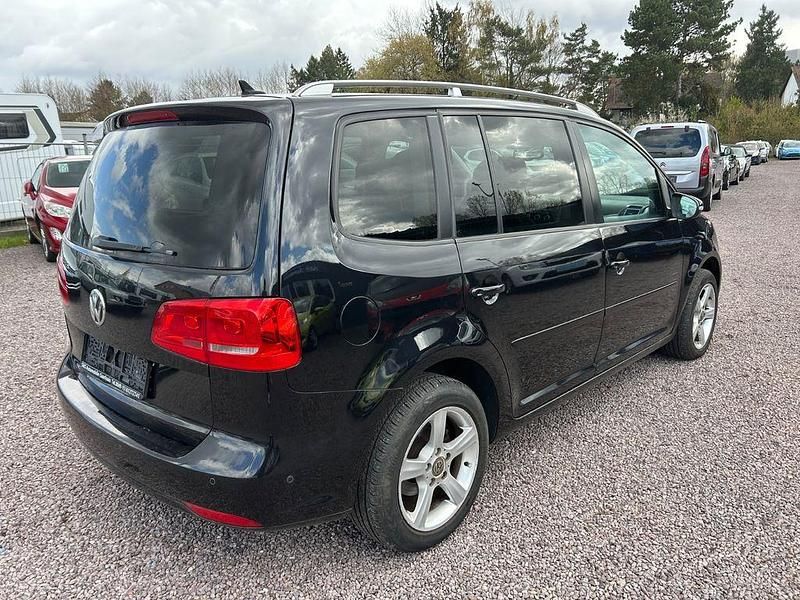 Gebraucht VW Touran Life 105 PS (77 kW) 2013 Schwarz Van / Kleinbus