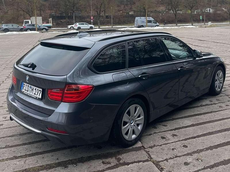 Gebraucht BMW 320 184 PS (135 kW) 2012 Grau Kombi