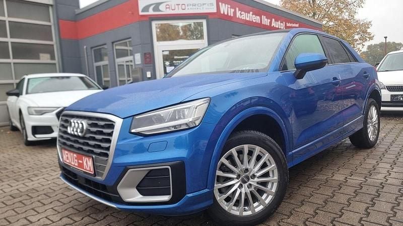 Blau Gebraucht 2018 Audi Q2 Design SUV | 16.898 € (Guter Preis) - Bild 1/4