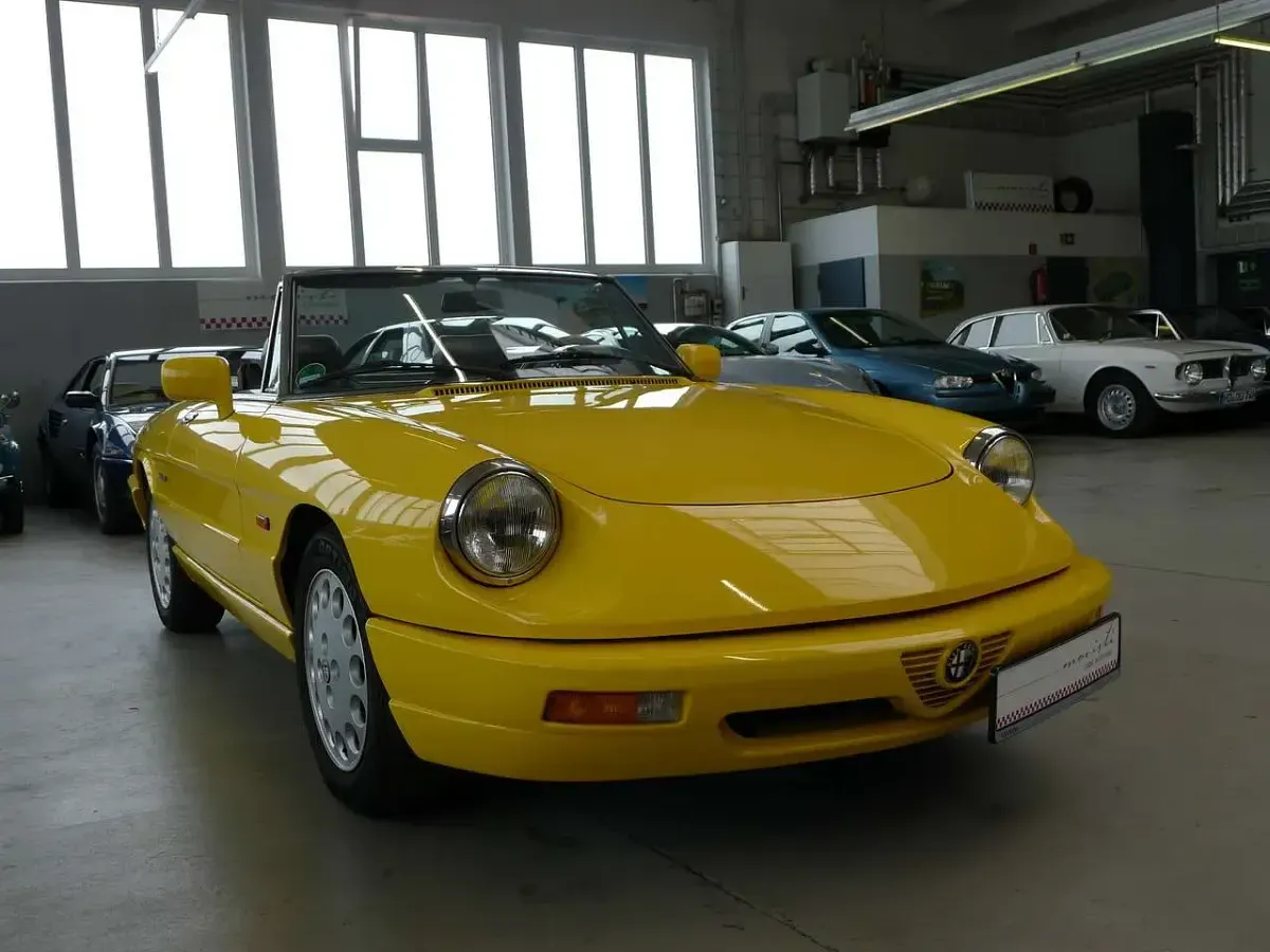 Gebraucht Alfa Romeo Spider 120 PS (88 kW) 1992 Giallo ginestra Cabrio