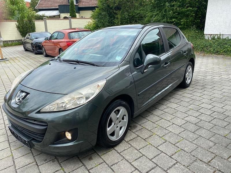 Grau Gebraucht 2009 Peugeot 207 Urban Move Limousine | 1.999 € (Guter Preis) - Bild 1/4