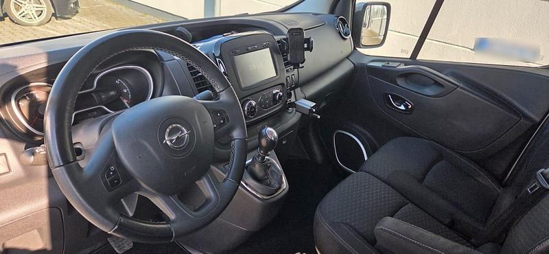 Gebraucht Opel Vivaro 146 PS (107 kW) 2019 Silber Van / Kleinbus