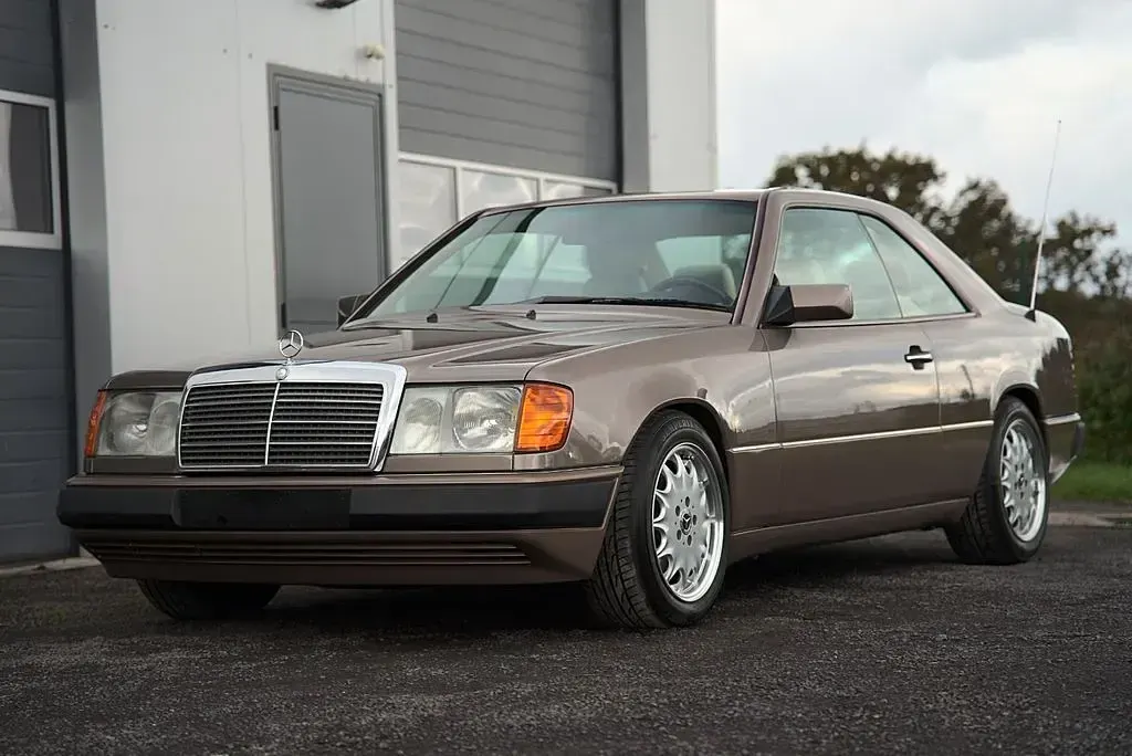 Gebraucht Mercedes 300 220 PS (161 kW) 1992 Braun Coupé