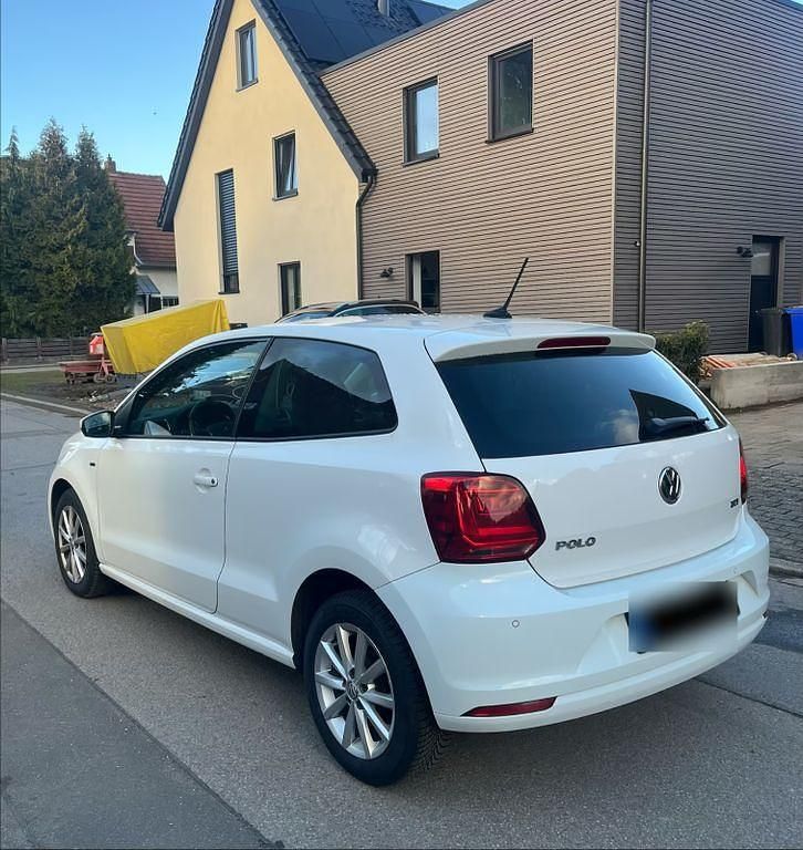 Gebraucht VW Polo LOUNGE 90 PS (66 kW) 2015 Weiß Kleinwagen