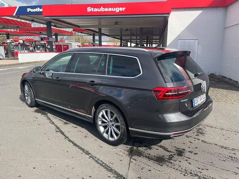 Gebraucht VW Passat Highline 220 PS (161 kW) 2017 Grau Kombi