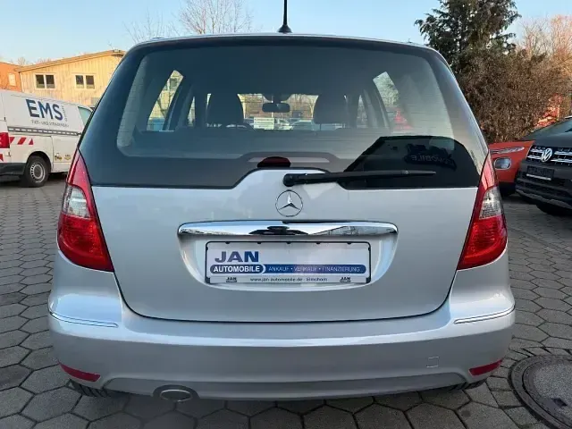 Gebraucht Mercedes A200 136 PS (100 kW) 2012 Silber Limousine