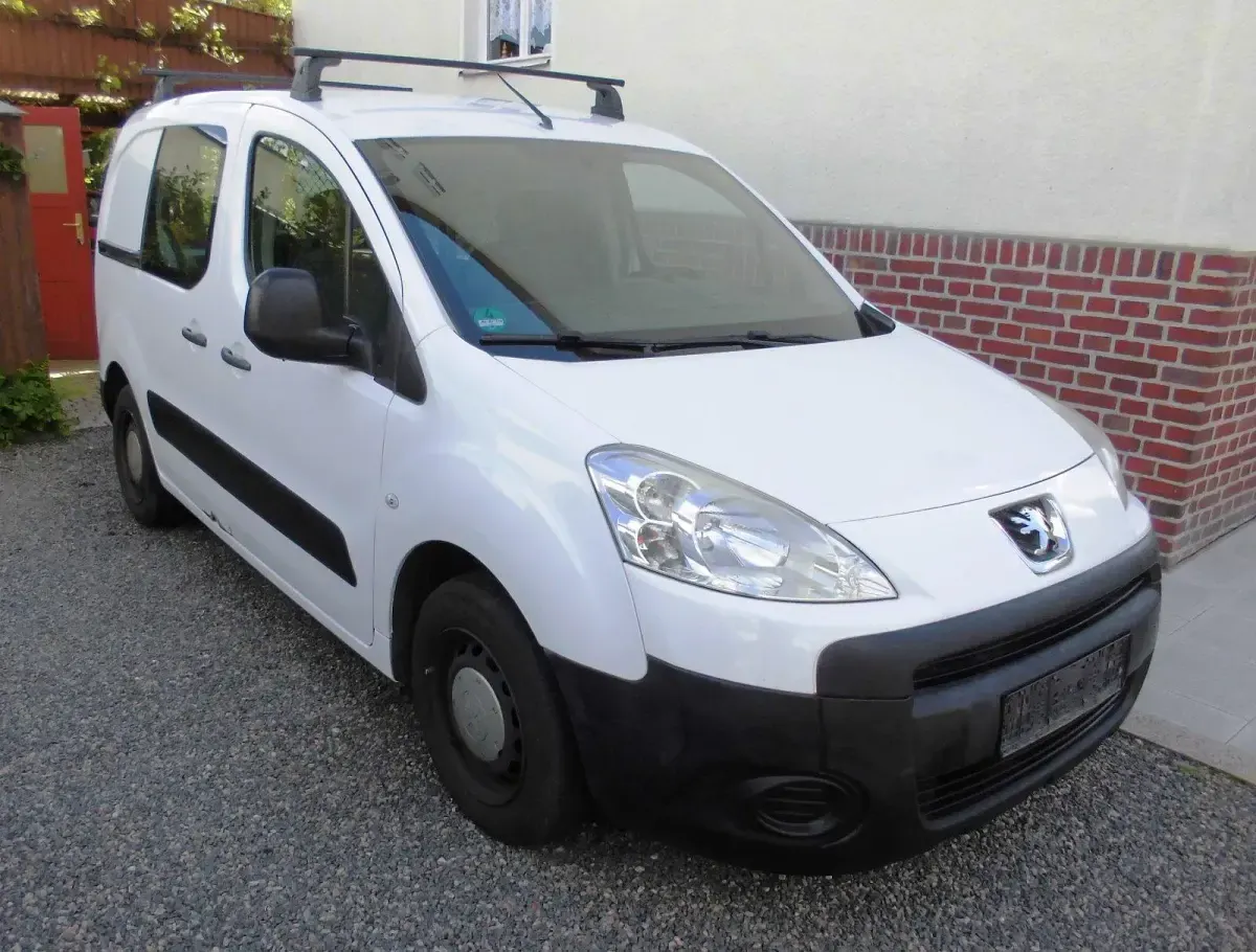 Gebraucht Peugeot Partner 75 PS (55 kW) 2010 Weiß Van / Kleinbus