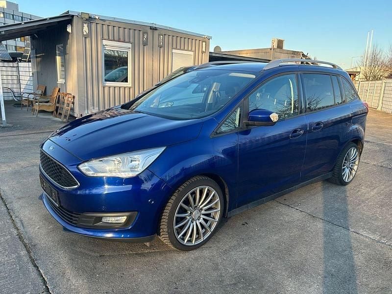 Blau Gebraucht 2017 Ford Grand C-Max Van / Kleinbus | 9.399 € (Fairer Preis) - Bild 1/4