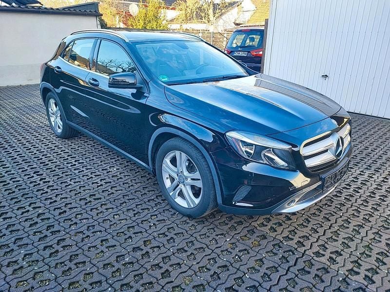 Gebraucht Mercedes GLA220 170 PS (125 kW) 2015 Schwarz SUV