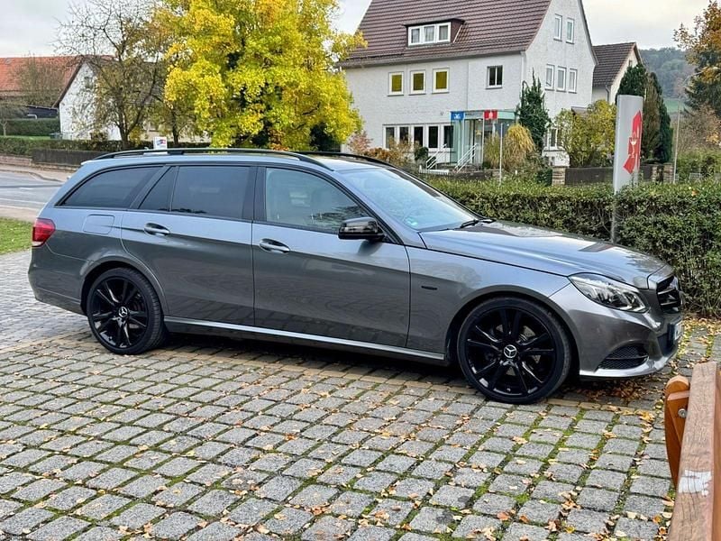 Grau Gebraucht 2015 Mercedes E220 Kombi | 10.500 € (Guter Preis) - Bild 1/4