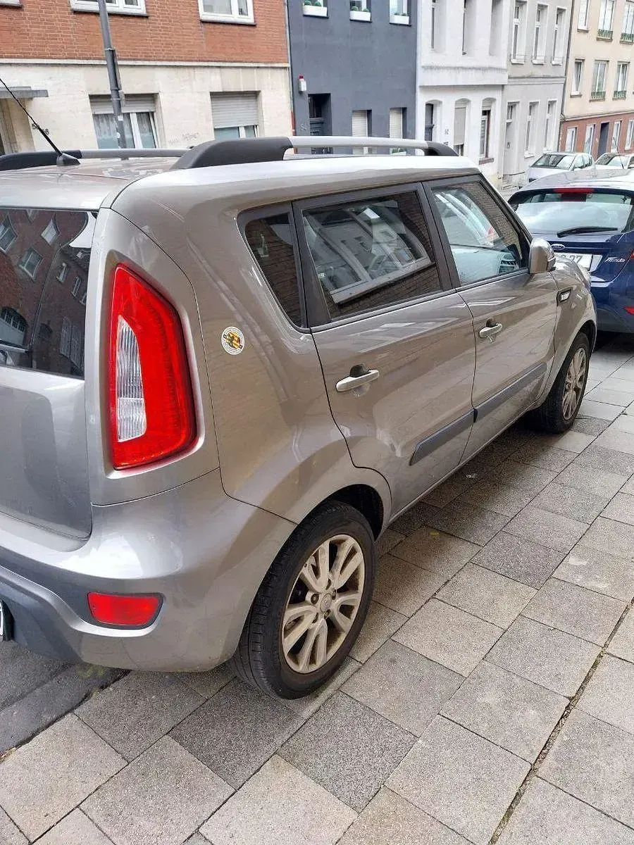 Gebraucht Kia Soul Edition 7 140 PS (102 kW) 2012 Silber SUV