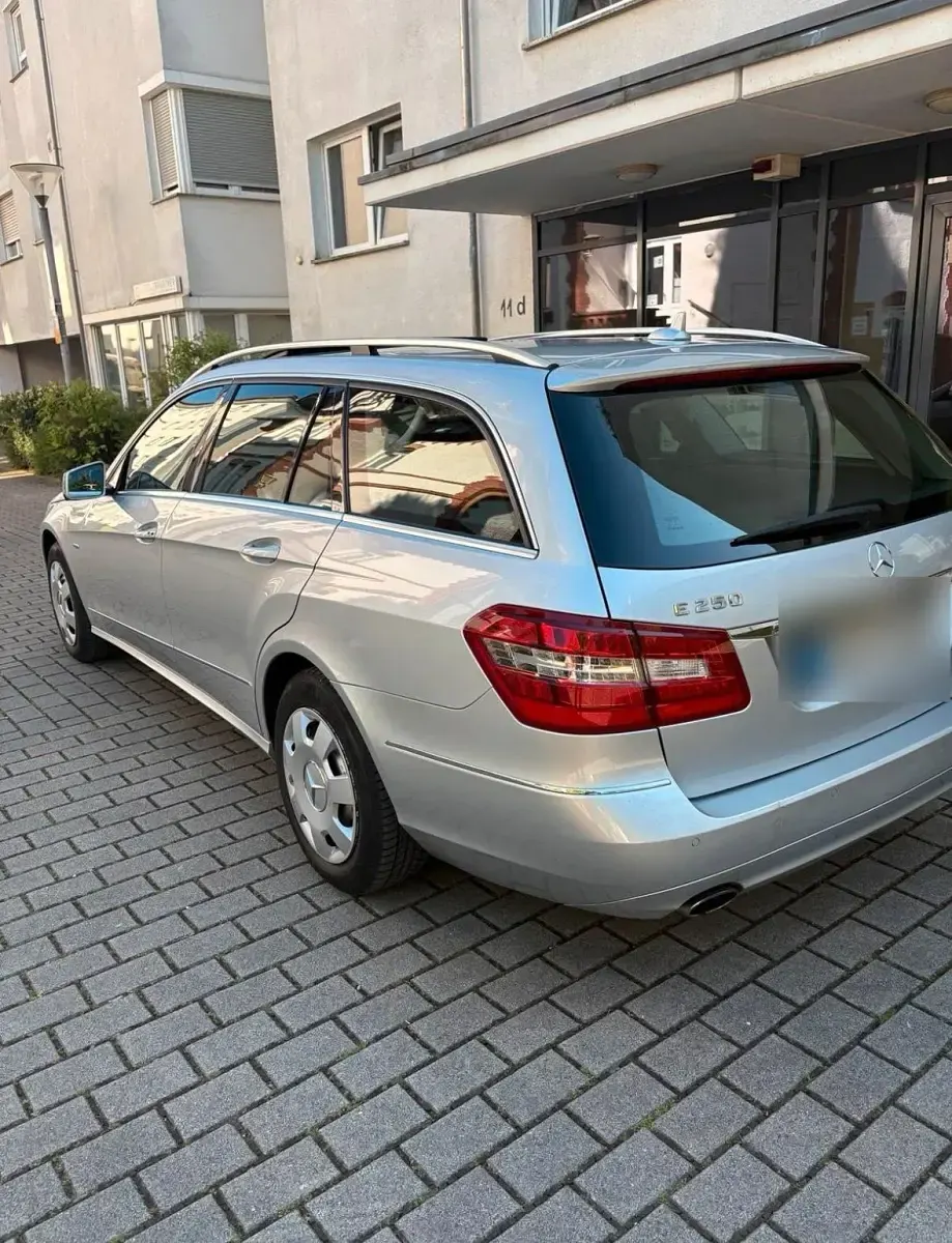 Gebraucht Mercedes E250 204 PS (150 kW) 2013 Silber Kombi